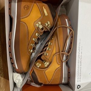 Timberland Tan Brown Leather Hiking Boots with Gold Hardware